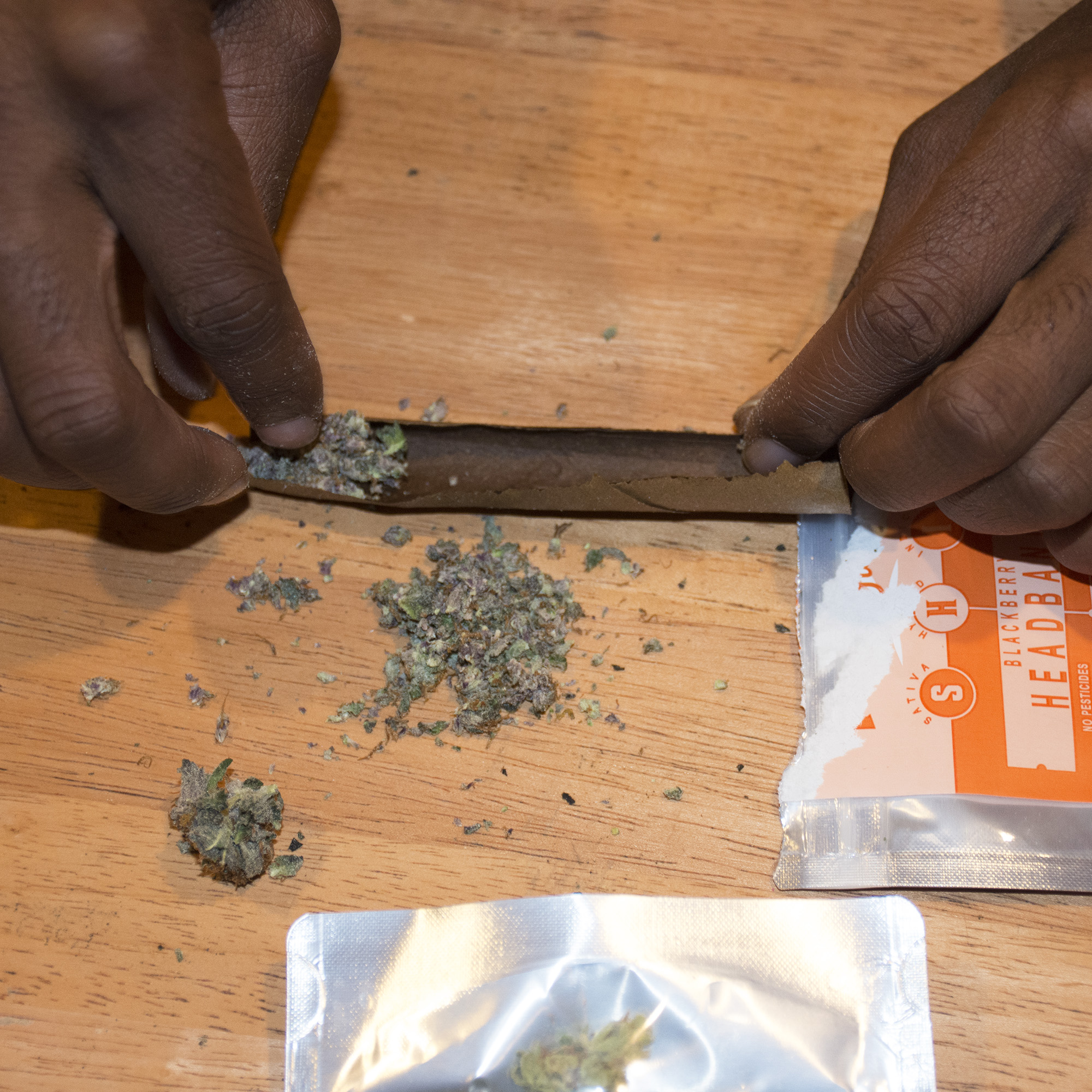 What is a Blunt and how to roll it?