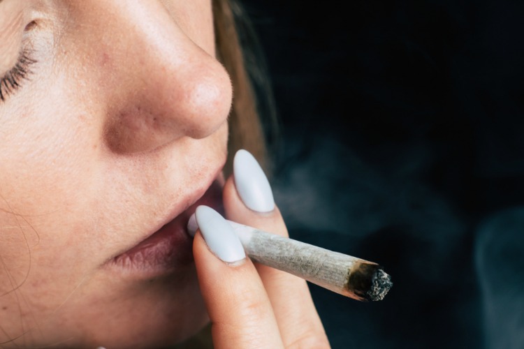 effects of cannabis woman smoking